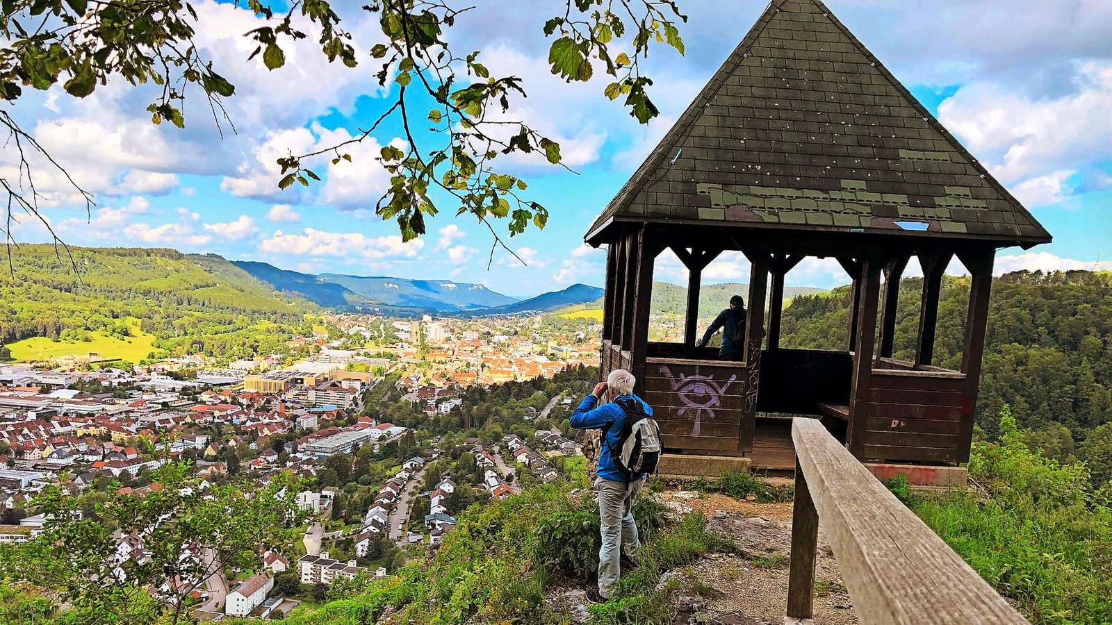 Von der Schleicherhütte hat man beste Aussichten auf Ebingen.Foto: Jakob Panitz