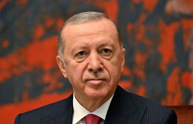 Der türkische Präsident Erdogan säubert die Schulen von regimekritischen Lehrerinnen und Lehrern.<span class='image-autor'>Foto: AFP/Andrej Isakovic</span>
