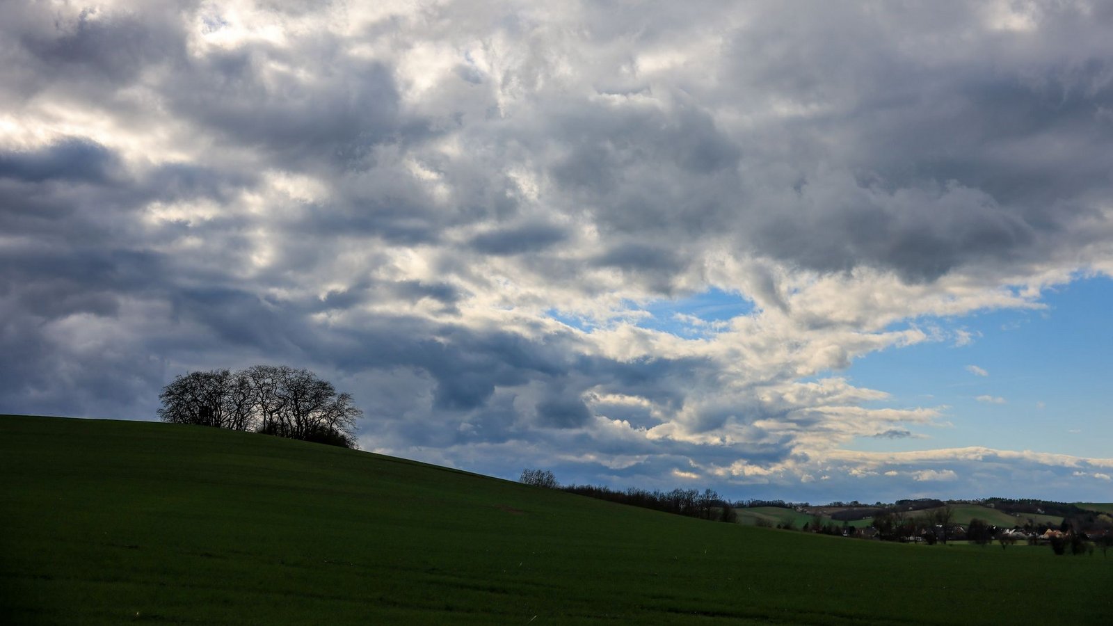 Das Wetter in den kommenden Tagen zeigt sich unbeständig. (Symbolbild)Foto: Jan Woitas/dpa Das Wetter in den kommenden Tagen zeigt sich unbeständig. (Symbolbild)Foto: Jan Woitas/dpa