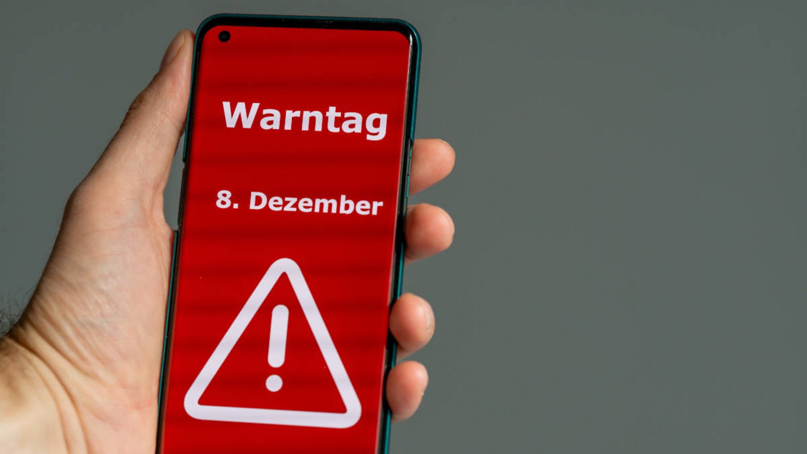 Erfahren Sie, was am Warntag 2022 passiert und was man sonst noch wissen sollte. Alles Wichtige zum bundesweiten Warntag im Überblick.Foto: FrankHH / Shutterstock.com Erfahren Sie, was am Warntag 2022 passiert und was man sonst noch wissen sollte. Alles Wichtige zum bundesweiten Warntag im Überblick.Foto: FrankHH / Shutterstock.com