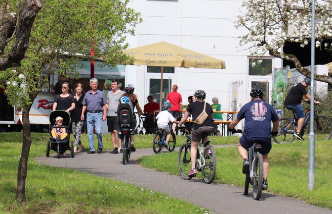 Ob zu Fuß, mit dem Rad oder Kinderwagen - auch die zweite Frühlingswanderung kam in der Bürgerschaft gut an. <span class='image-autor'>Fotos: Gergen</span>