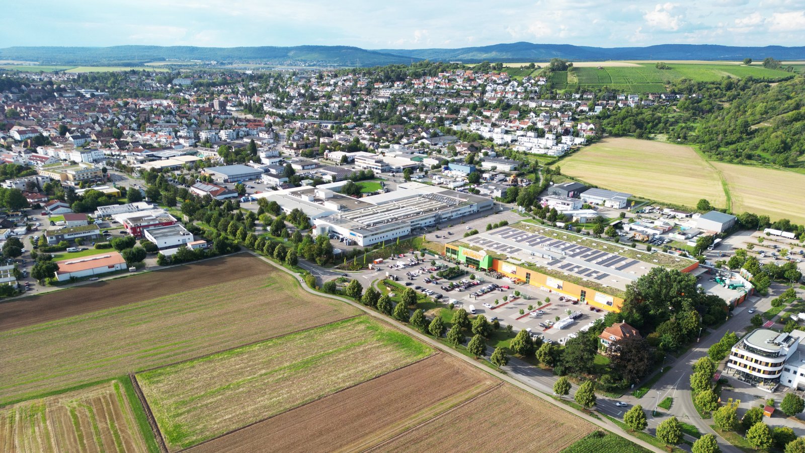 Entlang der Stuttgarter Straße soll das Gewerbegebiet Wolfsberg IV realisiert werden, so der Beschluss des Gemeinderates. Foto: Küppers/Archiv Entlang der Stuttgarter Straße soll das Gewerbegebiet Wolfsberg IV realisiert werden, so der Beschluss des Gemeinderates. Foto: Küppers/Archiv