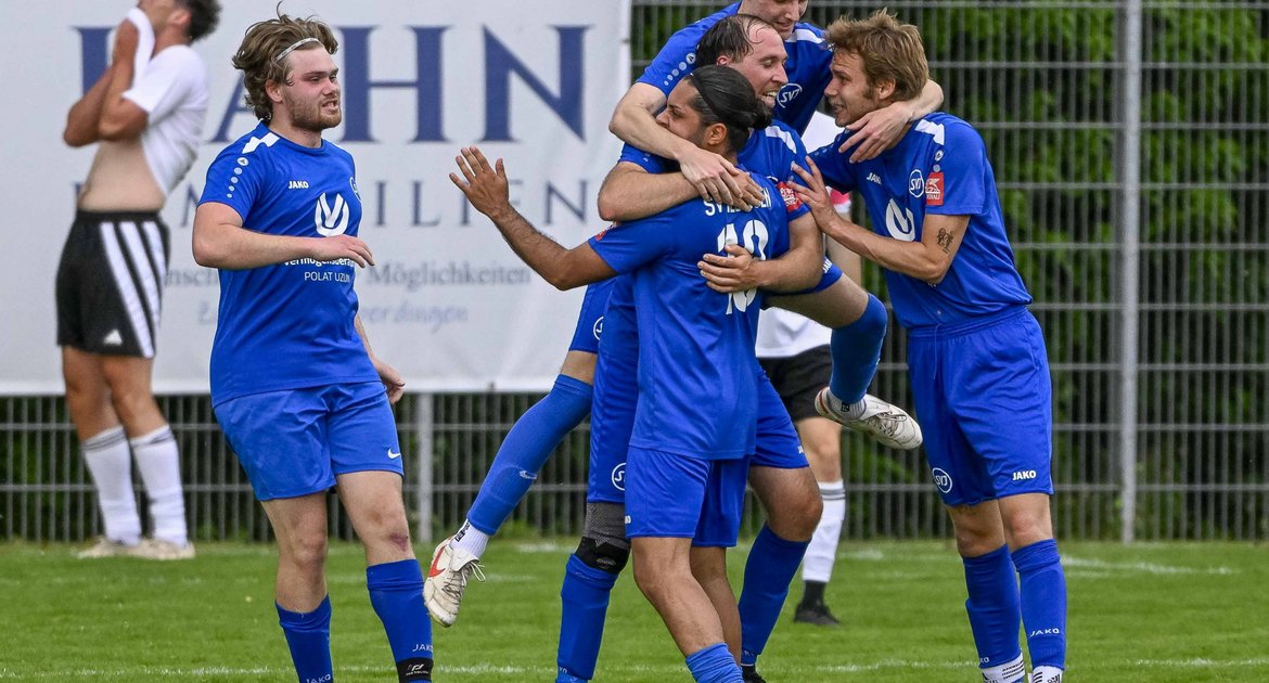 SGM Nussdorf Rosswag (weißer Dress) - SV Illingen, 4:3, 31.05.2026,   Fußball, Männer, Kreisliga A3, Enz-Murr, Saison 2025 / 2026,  Andreas Köppel (SV Illingen, #06 rechts) freut sich über seinen Treffer zum zwischenzeitlichen  0:3. Dritter von rechts 