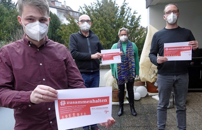 Sehen sich schlicht als Menschen, die sich für eine demokratische Gesellschaft stark machen wollen (von links): Theo Seemann, Gerhard Baral, Heike Reisner-Baral und Christian Schmidt. <span class='image-autor'>Foto: Roth</span>