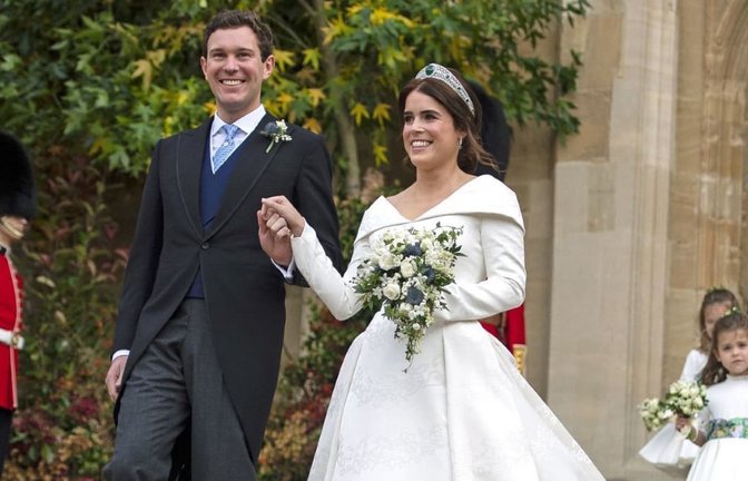 Prinzessin Eugenie und ihr Ehemann Jack Brooksbank verlassen 2018 nach ihrer Hochzeit die St. George's Chapel in Schloss Windsor.<span class='image-autor'>Victoria Jones/PA Wire/dpa</span>