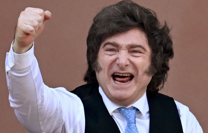 Javier Milei will Ausländer wegen bestimmter Hassreden künftig abweisen oder ausweisen (Archivfoto).<span class='image-autor'>LUIS ROBAYO/afp</span>