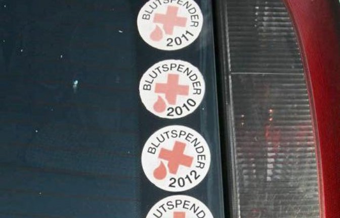 Tu’ Gutes und zeig’s an deinem Auto. Gesehen in Vaihingen.  Foto: Rücker