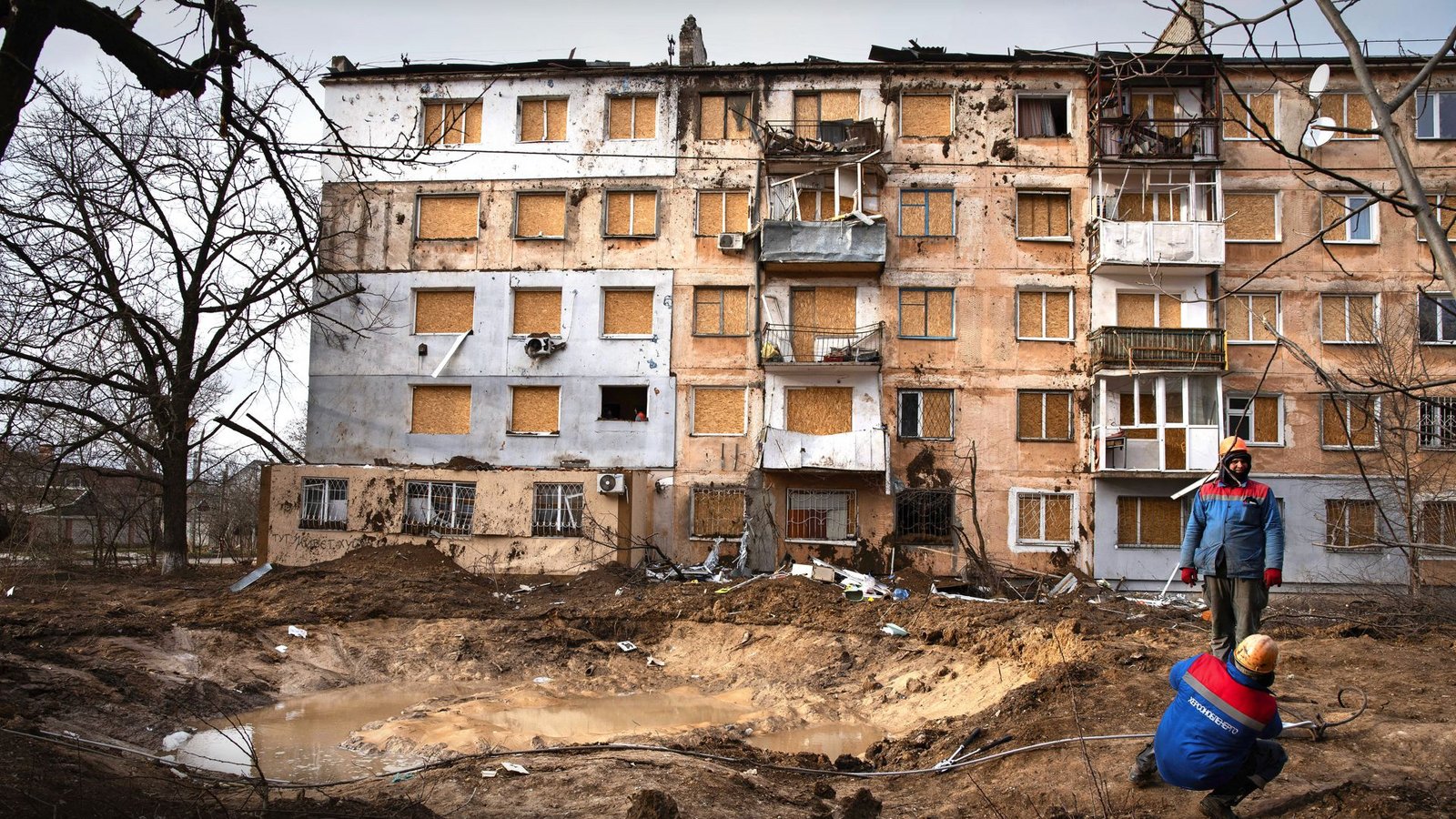 Cherson, die Heimatstadt unserer Autorin, am 11. Januar: Aufräumarbeiten nach einem russischen BombenangriffFoto: Imago/Zuma Wire/Ximena Borrazas Cherson, die Heimatstadt unserer Autorin, am 11. Januar: Aufräumarbeiten nach einem russischen BombenangriffFoto: Imago/Zuma Wire/Ximena Borrazas