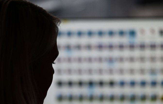 Der Mann soll über Jahre hinweg in Livestreams per Chat Anweisungen zum sexuellen Missbrauch von Kindern auf den Philippinen gegeben haben. (Symbolbild)<span class='image-autor'>Foto: Arne Dedert/dpa/Arne Dedert</span>