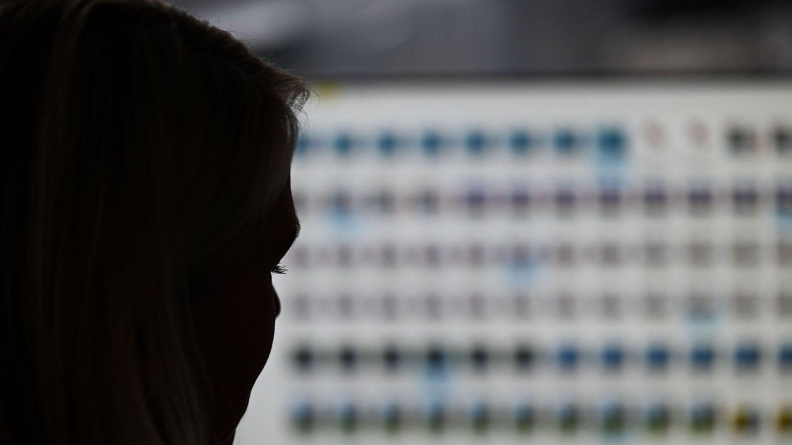 Der Mann soll über Jahre hinweg in Livestreams per Chat Anweisungen zum sexuellen Missbrauch von Kindern auf den Philippinen gegeben haben. (Symbolbild)Foto: Arne Dedert/dpa/Arne Dedert Der Mann soll über Jahre hinweg in Livestreams per Chat Anweisungen zum sexuellen Missbrauch von Kindern auf den Philippinen gegeben haben. (Symbolbild)Foto: Arne Dedert/dpa/Arne Dedert