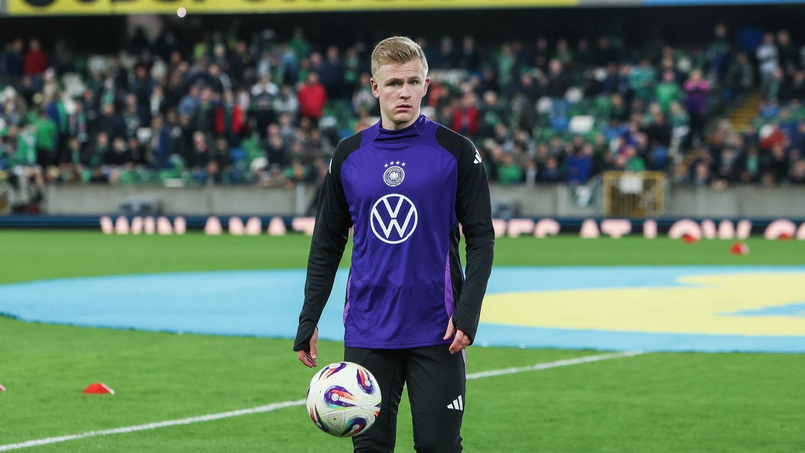 Jonathan Burkardt: Der Frankfurter wurde in der Nachspielzeit eingewechselt - keine Bewertung.Foto: IMAGO/Nico Herbertz