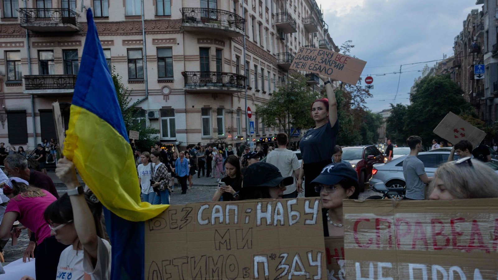 Demonstranten in Kiew protestieren gegen die Entscheidung, den Antikorruptionsbehörden die Unabhängigkeit zu entziehen.Foto: AFP Demonstranten in Kiew protestieren gegen die Entscheidung, den Antikorruptionsbehörden die Unabhängigkeit zu entziehen.Foto: AFP