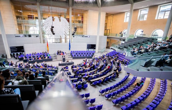 Der Bundestag ist derzeit so groß wie nie zuvor.<span class='image-autor'>Foto: Christoph Soeder/dpa</span>