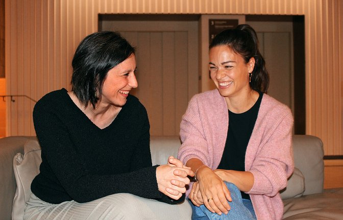 Die Stuttgarter Gynäkologin Katrin Gross (rechts) und ihre frühere WG-Mitbewohnerin Ronja Hoffmann reden in ihrem Podcast über Frauenthemen und Frauengesundheit.<span class='image-autor'>Foto: Holowiecki</span>