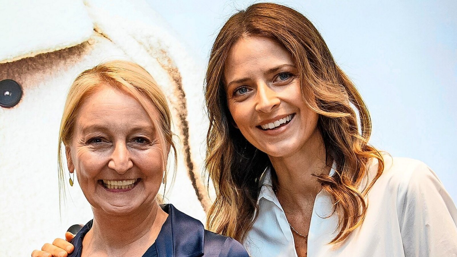 Eva Padberg (rechts, mit Claudia Lanius) trägt in Stuttgart Teile der Kollektion „Lanius Essentials“. Eva Padberg (rechts, mit Claudia Lanius) trägt in Stuttgart Teile der Kollektion „Lanius Essentials“.Foto: Lichtgut/Christoph Schmidt