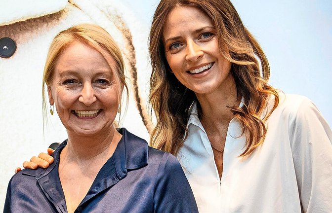 Eva Padberg (rechts, mit Claudia Lanius) trägt in Stuttgart Teile der Kollektion „Lanius Essentials“. Eva Padberg (rechts, mit Claudia Lanius) trägt in Stuttgart Teile der Kollektion „Lanius Essentials“.<span class='image-autor'>Foto: Lichtgut/Christoph Schmidt</span>