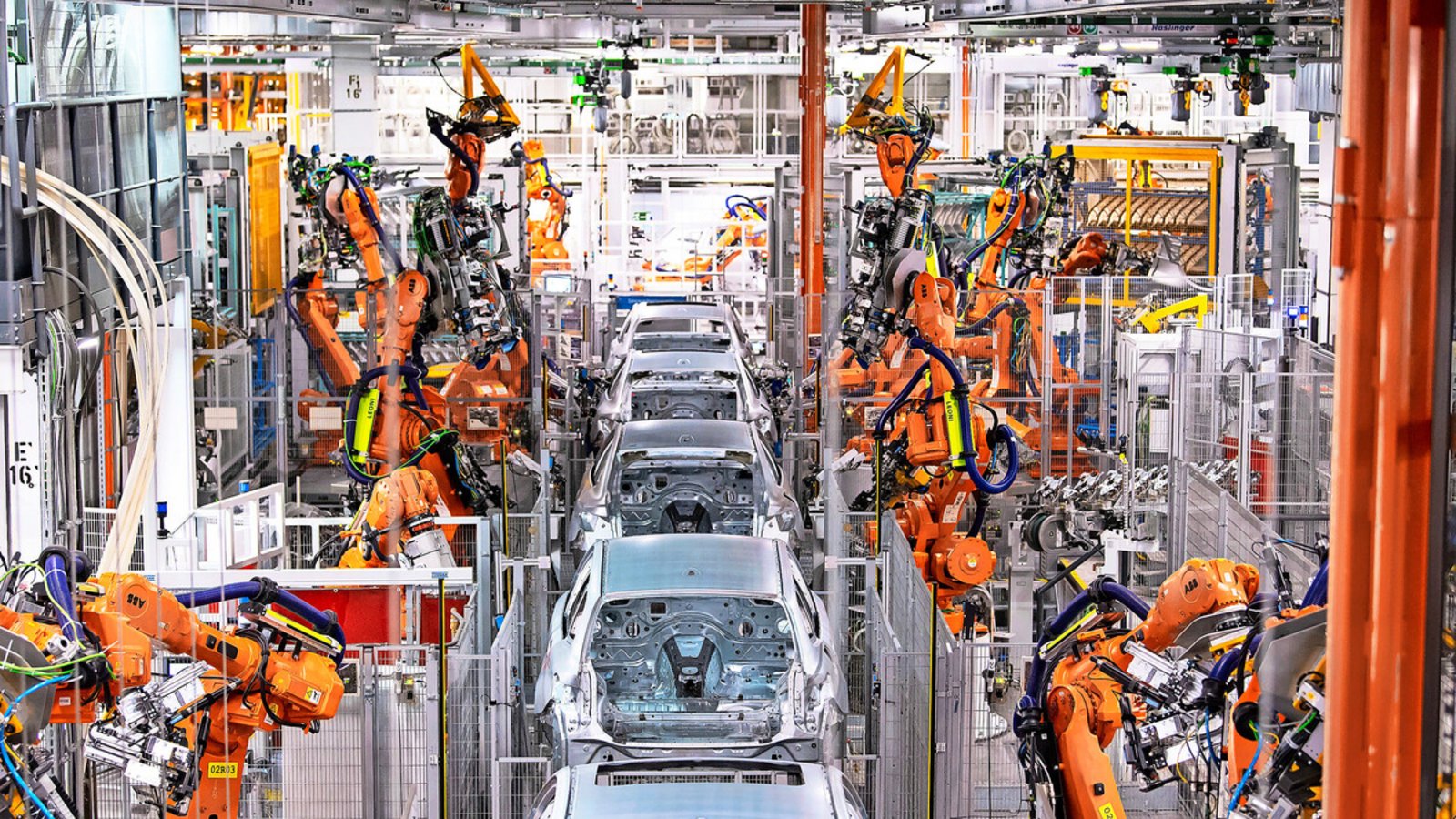 In der Autoproduktion gehören Roboter schon lange zum Alltag. Doch sie können noch viel mehr.
         Foto: dpa/Sven Hoppe
           
         
         In der Autoproduktion gehören Roboter schon lange zum Alltag. Doch sie können noch viel mehr.
         Foto: dpa/Sven HoppeFoto: &nbsp;