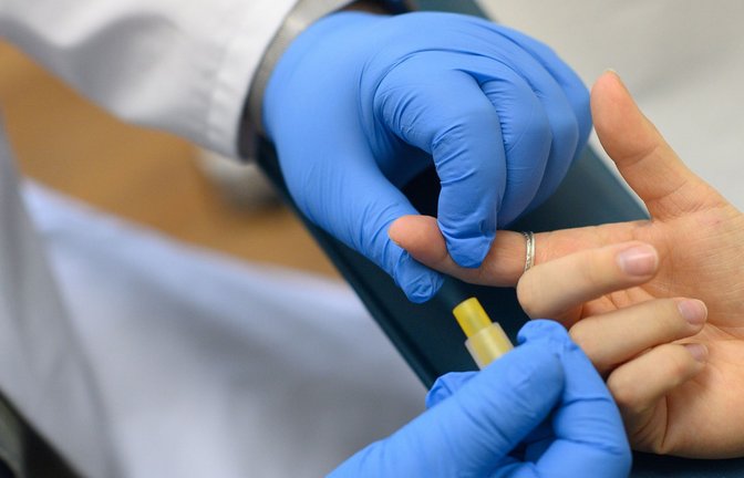Eine Blutentnahme für einen HIV-Test<span class='image-autor'>Foto: dpa/Klaus-Dietmar Gabbert</span>
