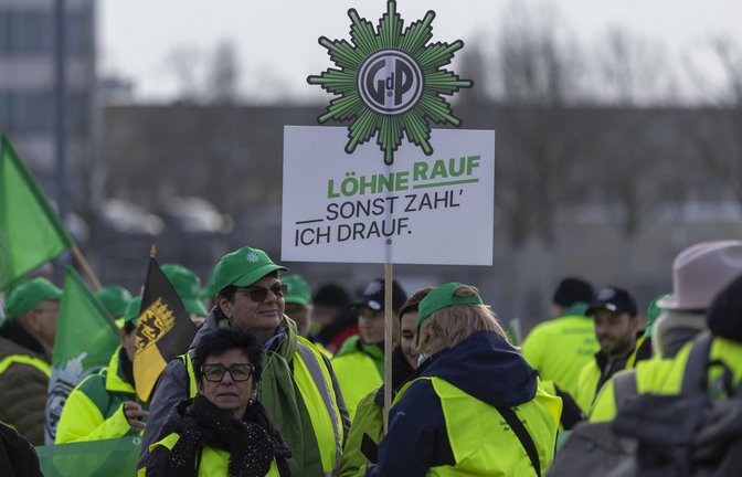 Auch bei der Polizei gibt es mehr Geld.<span class='image-autor'>Foto: dpa</span>