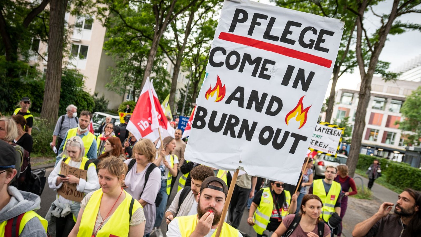 Für Montag und Dienstag sind Kundgebungen und Streikaktionen an allen vier Uniklinik-Standorten im Land geplant (hier ein Foto einer früheren Aktion).Foto: picture alliance/dpa Für Montag und Dienstag sind Kundgebungen und Streikaktionen an allen vier Uniklinik-Standorten im Land geplant (hier ein Foto einer früheren Aktion).Foto: picture alliance/dpa