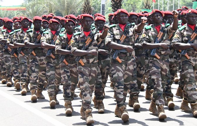 Parade von Soldaten der Forces armées maliennes, der Streitkräfte Malis im September 2025 in der Hauptstadt Bamako.<span class='image-autor'>Foto: Imago/Xinhua</span>