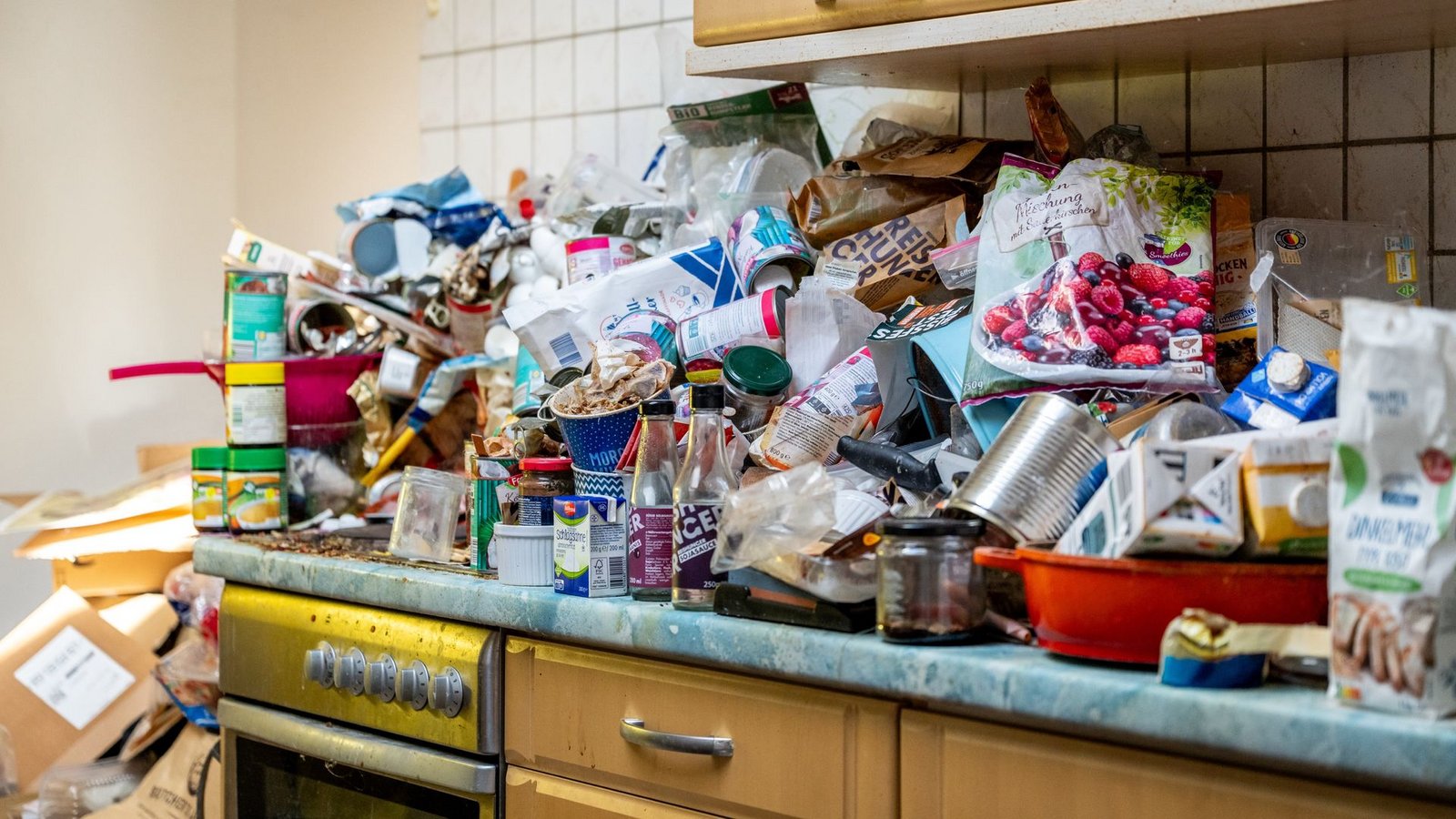 Die Hinterlassenschaften kommen alle in die Müllverbrennung.Foto: Jacob Schröter/dpa
