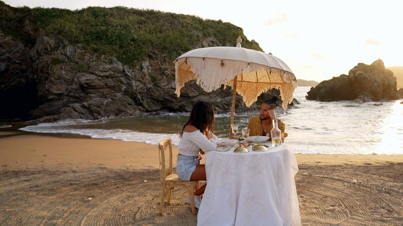 Yolanda und David haben ein romantisches Date am Strand.Foto: RTL Yolanda und David haben ein romantisches Date am Strand.Foto: RTL