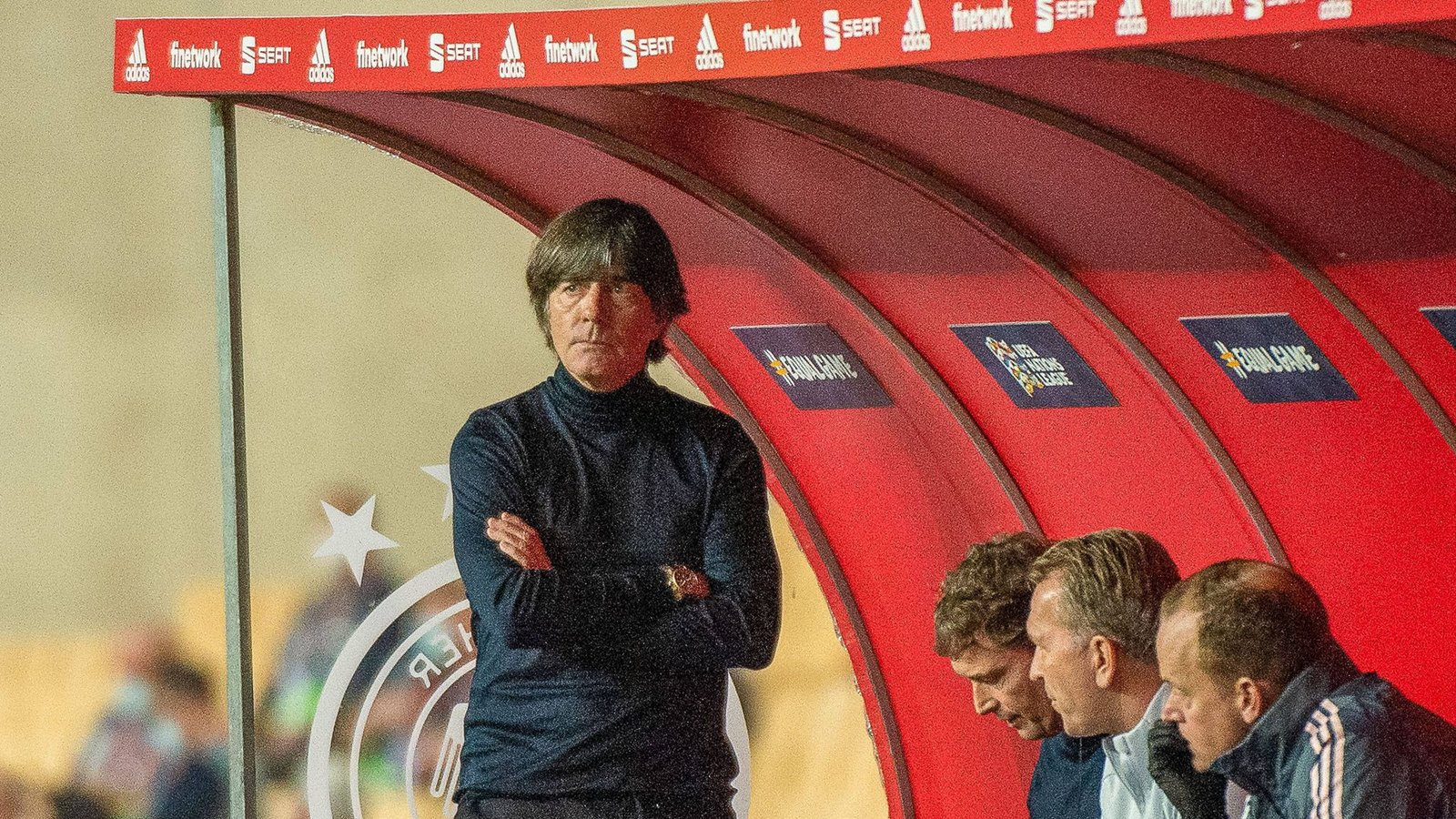 In der Folge nimmt auch die Kritik an Bundestrainer Joachim Löw immer stärker zu. Wenige Monate später gibt er bekannt, nach der EM 2021 aufzuhören.Foto: imago/Eibner