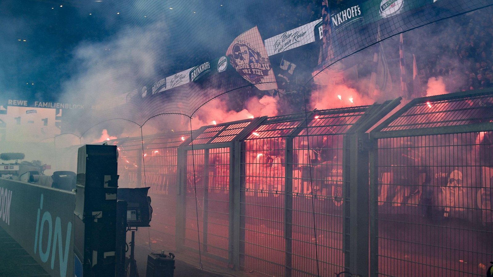 Die Bochumer Fankurve stand am 28. Januar in Flammen. (Archivbild)Foto: IMAGO/pepphoto/IMAGO/pepphoto / Horst Mauelshagen