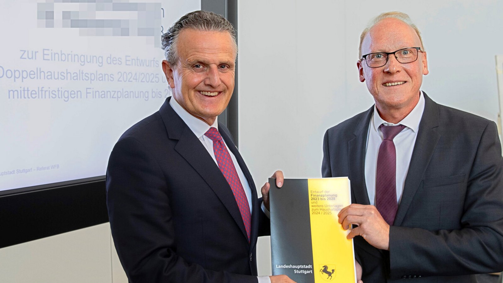 Bei der Präsentation des laufenden Haushalts zeigten OB Nopper und Bürgermeister Fuhrmann (rechts) freundliche Mienen. Inzwischen ist die Lage ernst.Foto: Lichtgut/Leif Piechowski