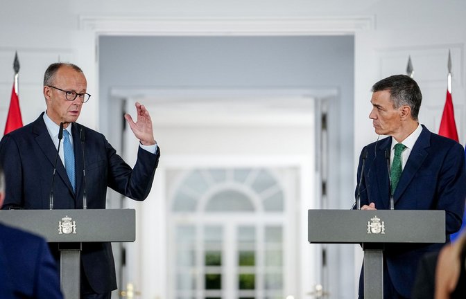 Bundeskanzler Friedrich Merz und Pedro Sánchez, Ministerpräsident von Spanien bei einer Pressekonferenz.<span class='image-autor'>Foto: Kay Nietfeld/dpa</span>
