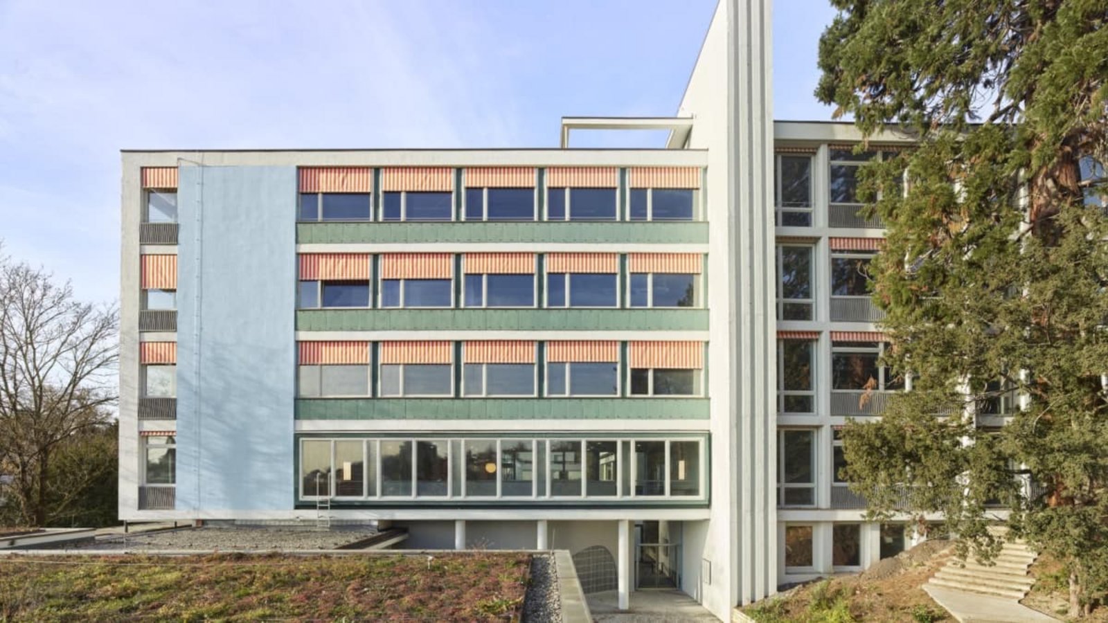 Umbau statt Abriss: Das Eberhard-Ludwigs-Gymnasium in Stuttgart wurde saniert und erweitert von LRO Architekten für die Stadt Stuttgart.Roland Halbe Umbau statt Abriss: Das Eberhard-Ludwigs-Gymnasium in Stuttgart wurde saniert und erweitert von LRO Architekten für die Stadt Stuttgart.Roland Halbe