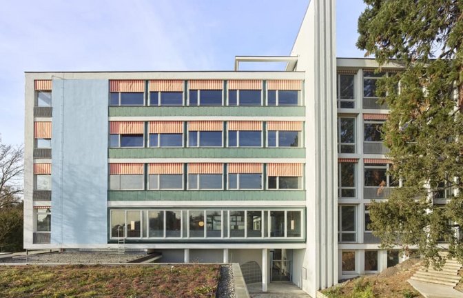 Umbau statt Abriss: Das Eberhard-Ludwigs-Gymnasium in Stuttgart wurde saniert und erweitert von LRO Architekten für die Stadt Stuttgart.<span class='image-autor'>Roland Halbe</span>