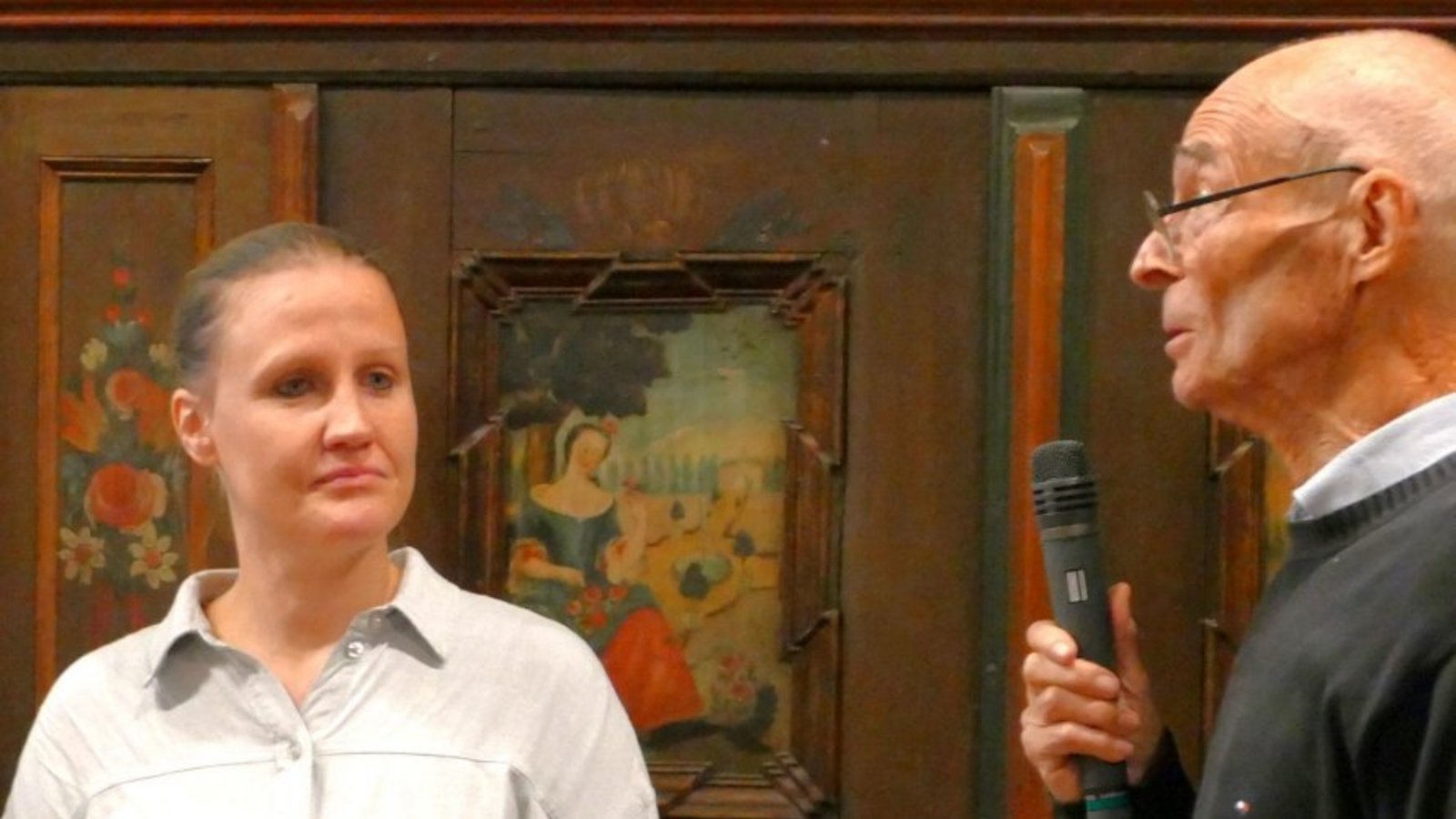 Geben Einblick in vergangene Zeiten (von links): VHS-Leiterin Martina Terp-Schunter, Archäologin Inga Kretschmer und Wolfgang Rieger vom Historisch-Archäologischen Verein. Foto: Weimper Geben Einblick in vergangene Zeiten (von links): VHS-Leiterin Martina Terp-Schunter, Archäologin Inga Kretschmer und Wolfgang Rieger vom Historisch-Archäologischen Verein. Foto: Weimper