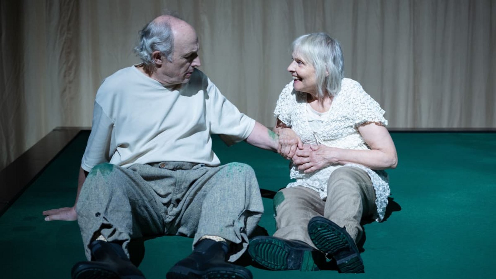 Sozialer Überlebenskampf: Boris Burgstaller und Gabriele Hintermaier in "Kleiner Mann – was nun?" im Stuttgarter Kammertheater.Björn Klein Sozialer Überlebenskampf: Boris Burgstaller und Gabriele Hintermaier in "Kleiner Mann – was nun?" im Stuttgarter Kammertheater.Björn Klein