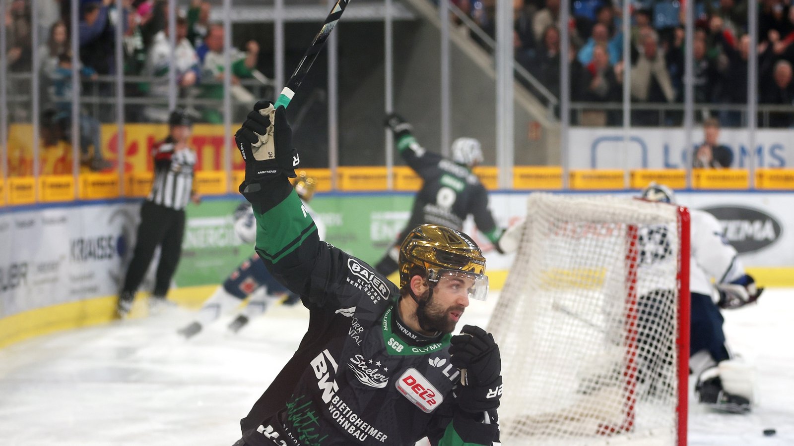 Nach dem 1:0 von Cole Fonstad (Bild) haben die Steelers auch am Ende Grund zu jubeln. Foto: Baumann