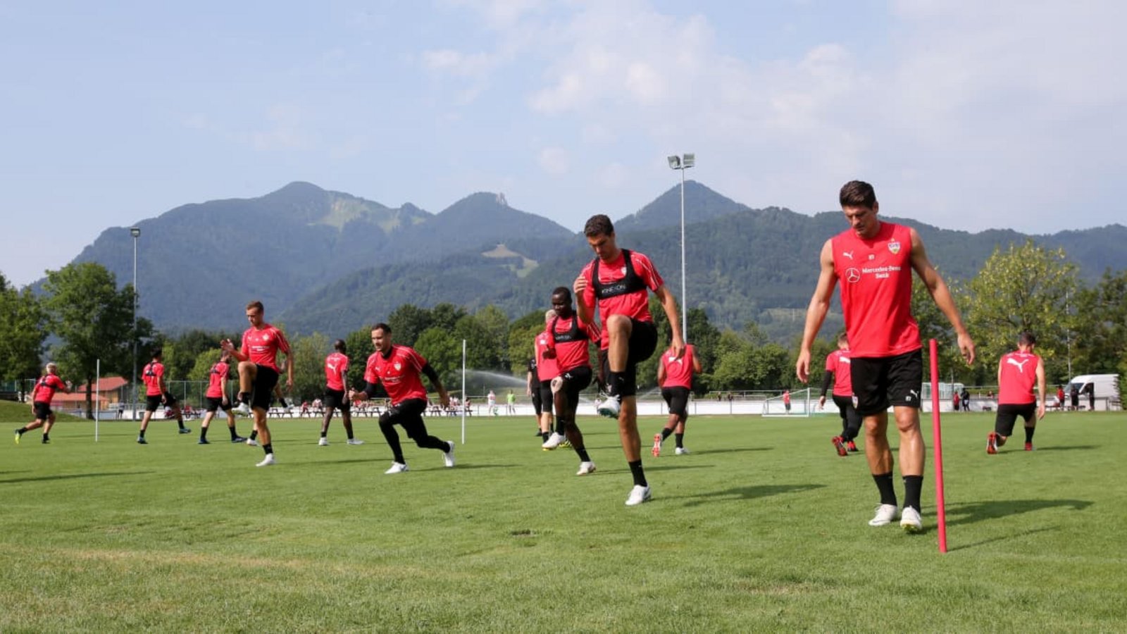 Vor acht Jahren in Grassau: damals gehörten Mario Gomez, Marcin Kaminski, Chadrac Akolo, Jens Grahl und David Kopacz (von rechts) zur VfB-Mannschaft, die am Chiemsee ihr Trainingslager absovierte.Pressefoto Baumann