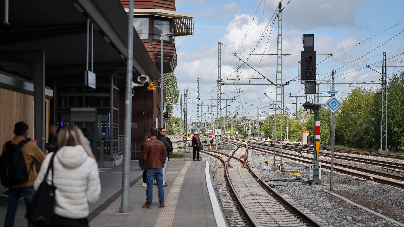 Zwischen Hamburg und Schwerin ist der Verkehr schon freigegeben. (Archivbild.)Foto: Christian Charisius/dpa Zwischen Hamburg und Schwerin ist der Verkehr schon freigegeben. (Archivbild.)Foto: Christian Charisius/dpa