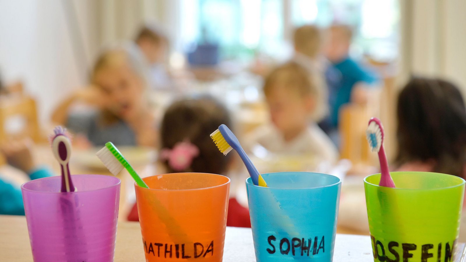 Nicht immer geht es in Kitas nur lustig zu – die Zahl der gemeldeten Verdachtsfälle, in denen Kinder nicht gut behandelt wurden, steigt.Foto: dpa/Monika Skolimowska Nicht immer geht es in Kitas nur lustig zu – die Zahl der gemeldeten Verdachtsfälle, in denen Kinder nicht gut behandelt wurden, steigt.Foto: dpa/Monika Skolimowska