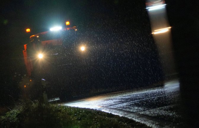 Es kann zu Glatteis kommen, wenn Regen auf eiskalte Straßen trifft.<span class='image-autor'>Foto: dpa/Pia Bayer</span>