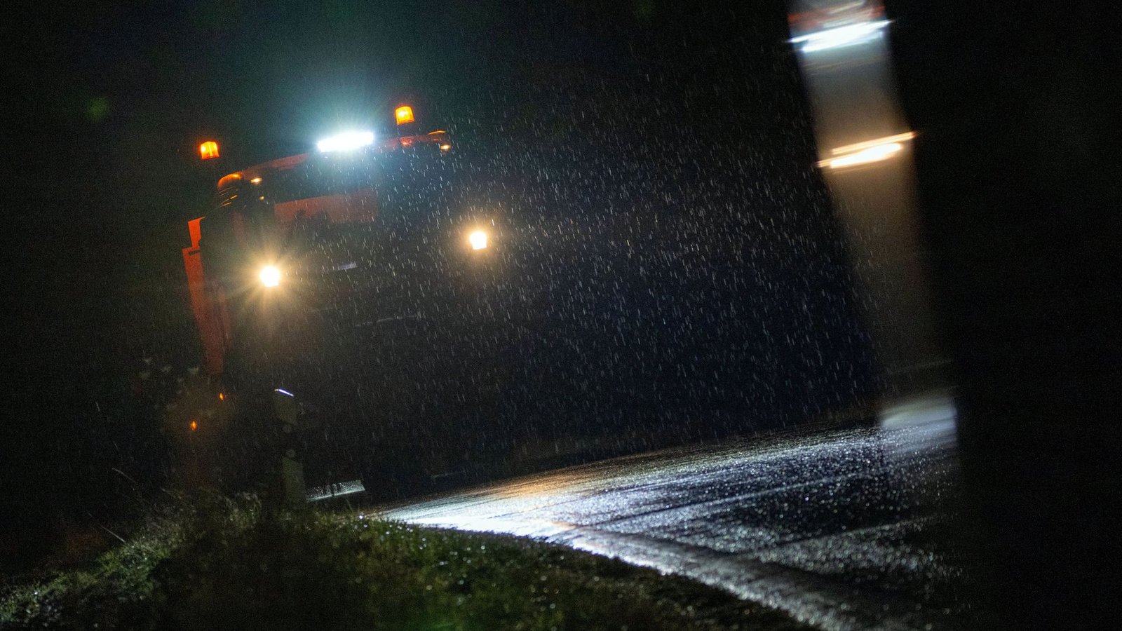Es kann zu Glatteis kommen, wenn Regen auf eiskalte Straßen trifft.Foto: dpa/Pia Bayer Es kann zu Glatteis kommen, wenn Regen auf eiskalte Straßen trifft.Foto: dpa/Pia Bayer