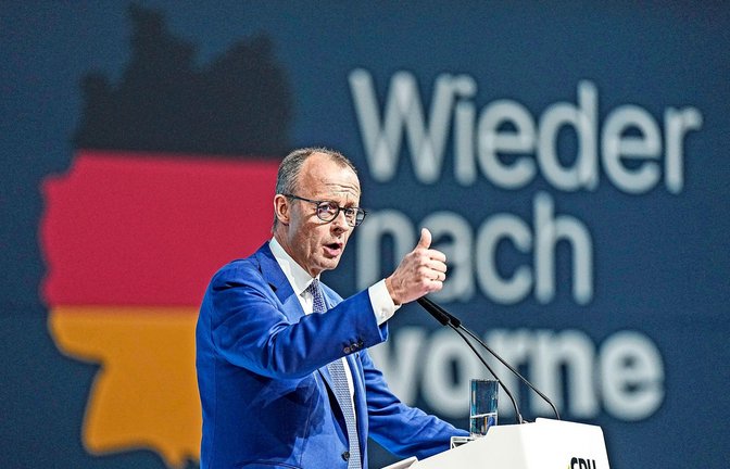 Nach der gemeinsamen Abstimmung mit der AfD-Fraktion im Zuge des „Zustrombegrenzungsgesetzes“ sieht sich der CDU-Vorsitzende Friedrich Merz nun erneut Kritik von links ausgesetzt.<span class='image-autor'>Foto: dpa/Michael Kappeler</span>