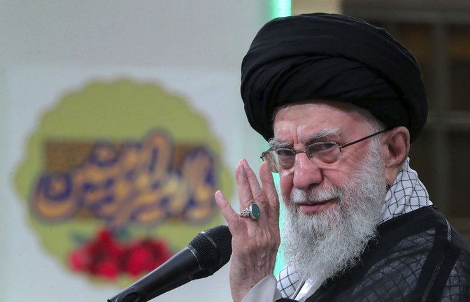 Irans Regimechef  Ali Chamenei will Israel „hart bestrafen“.<span class='image-autor'>Foto: dpa/Office of the Iranian Supreme Leader</span>