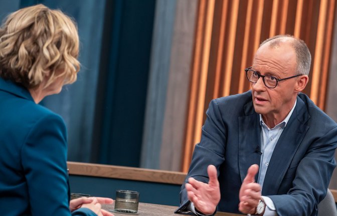 Bundeskanzler Merz im Gespräch mit ARD-Moderatorin Miosga.<span class='image-autor'>Foto: NDR/Thomas Ernst</span>