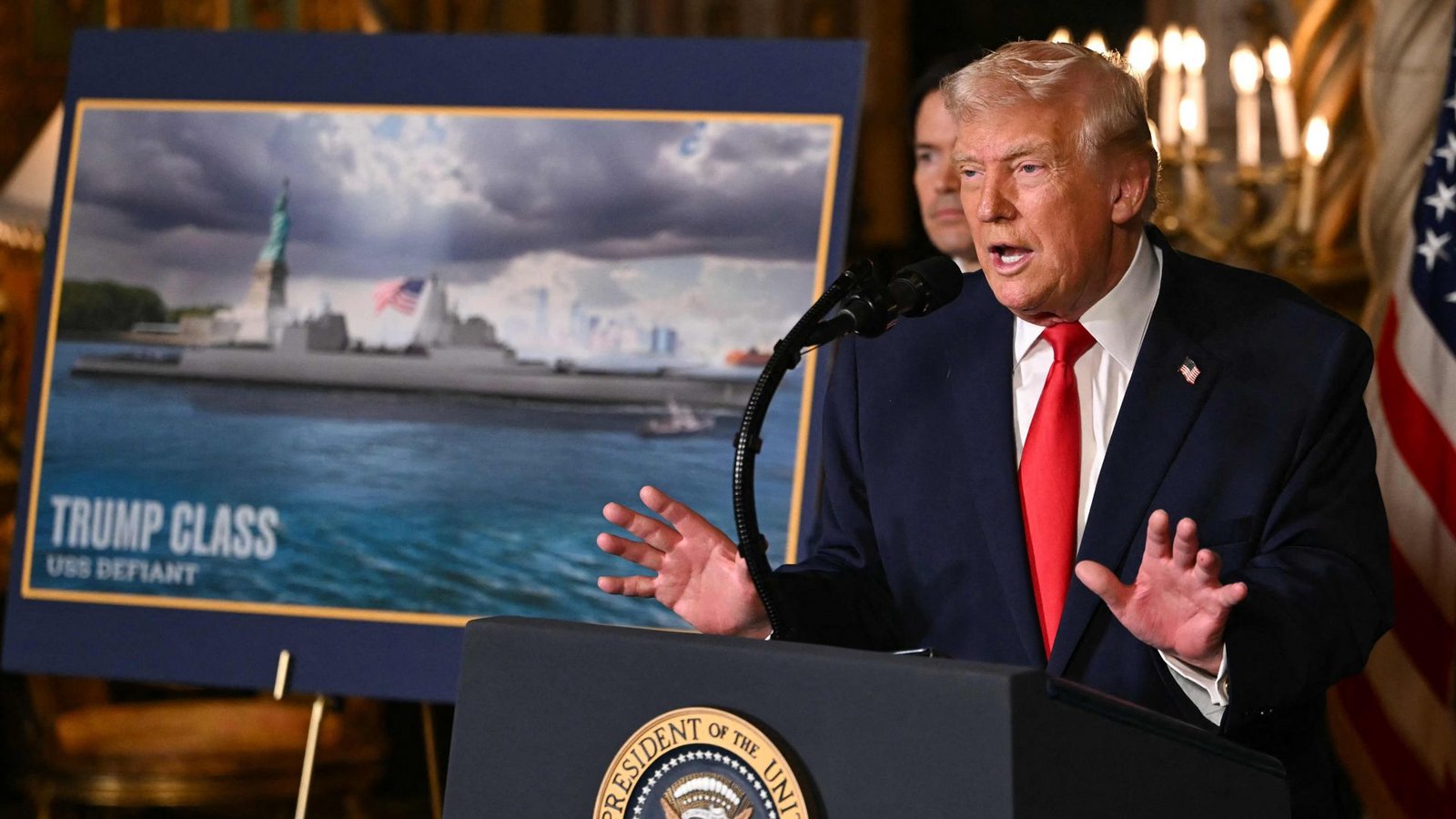 Der US-Präsident verkündete die Nachricht persönlich: Eine Serie von Kampfschiffen soll unter der Bezeichnung „Trump Class“ gebaut werden.Foto: AFP/ANDREW CABALLERO-REYNOLDS Der US-Präsident verkündete die Nachricht persönlich: Eine Serie von Kampfschiffen soll unter der Bezeichnung „Trump Class“ gebaut werden.Foto: AFP/ANDREW CABALLERO-REYNOLDS