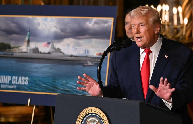 Der US-Präsident verkündete die Nachricht persönlich: Eine Serie von Kampfschiffen soll unter der Bezeichnung „Trump Class“ gebaut werden.<span class='image-autor'>Foto: AFP/ANDREW CABALLERO-REYNOLDS</span>