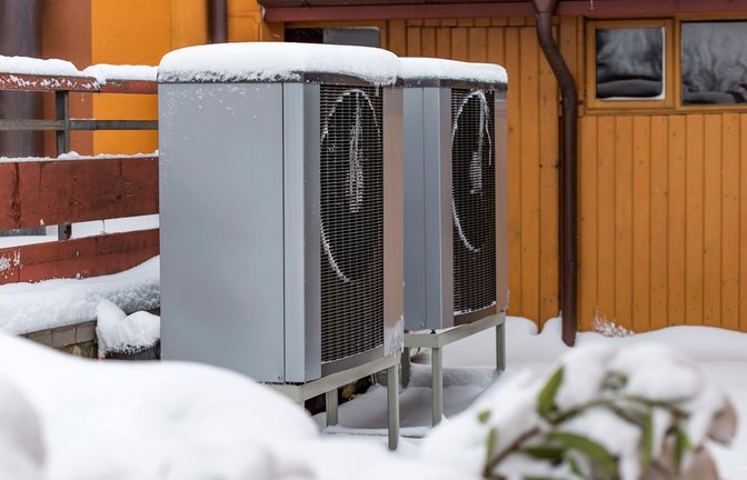 Wärmepumpen funktionieren auch bei Eis und Schnee.<span class='image-autor'>Foto: Radu Sebastian / shutterstock.com</span>