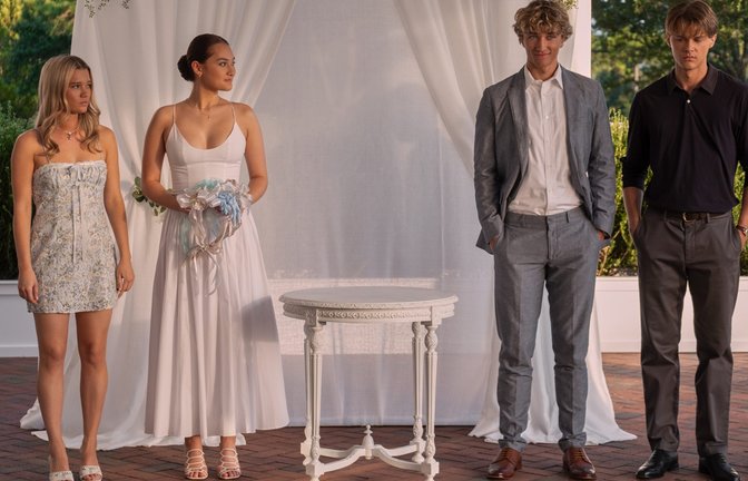 Taylor (Rain Spencer), Belly (Lola Tung), Jeremiah (Gavin Casalegno), Conrad (Christopher Briney) in „The Summer I Turned Pretty“.<span class='image-autor'>Foto: Erika Doss / AMAZON CONTENT SERVICES LLC</span>
