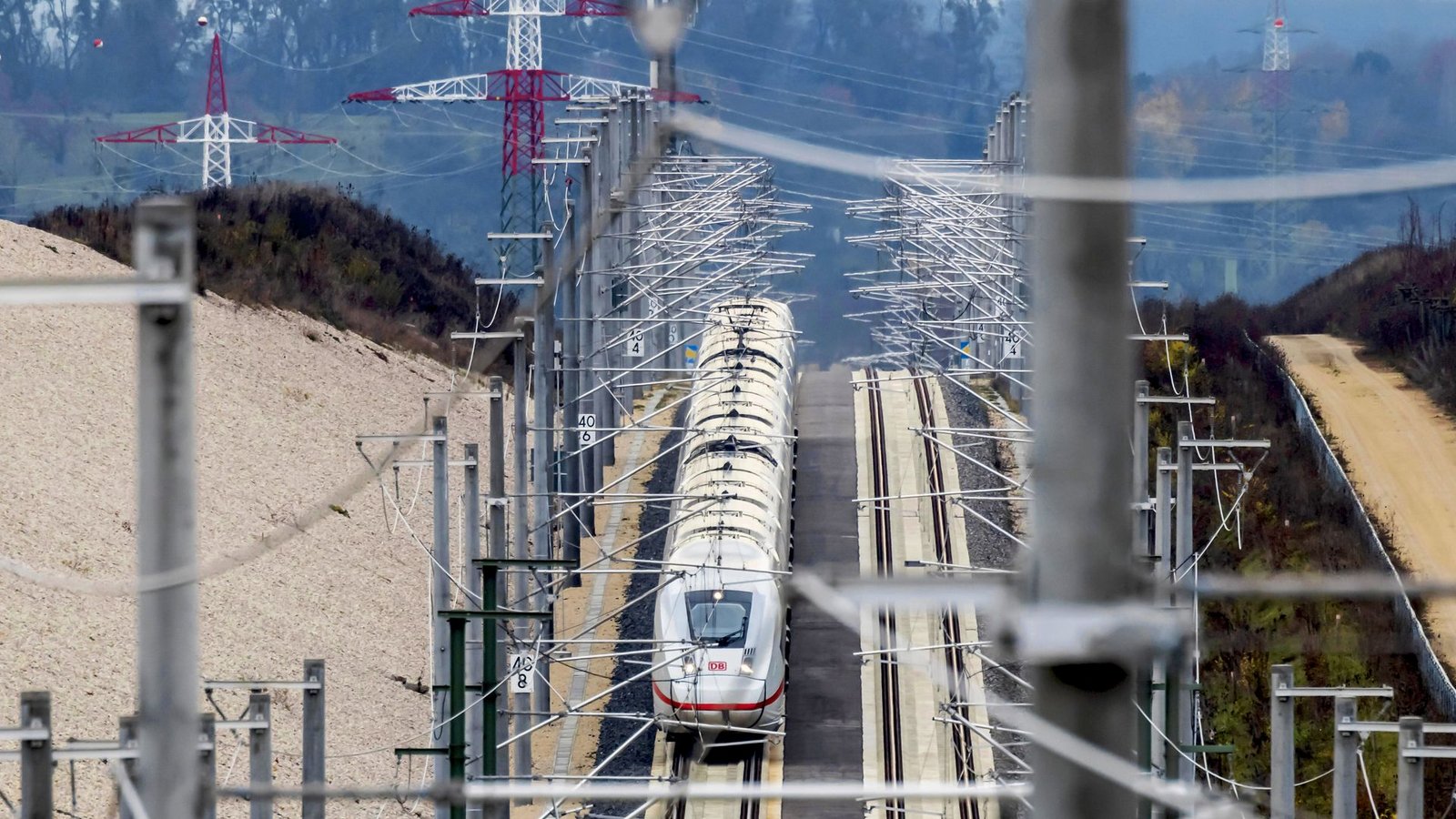 Vier Milliarden Euro hat die neue Bahnstrecke zwischen Wendlingen und Ulm gekostet.Foto: /IMAGO/Arnulf Hettrich Vier Milliarden Euro hat die neue Bahnstrecke zwischen Wendlingen und Ulm gekostet.Foto: /IMAGO/Arnulf Hettrich
