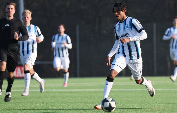 Melkamu Frauendorf erzielte  als linker Schienenspieler in Nürnberg zwei Tore für die Stuttgarter Kickers.<span class='image-autor'>Foto: Baumann/Julia Rahn</span>
